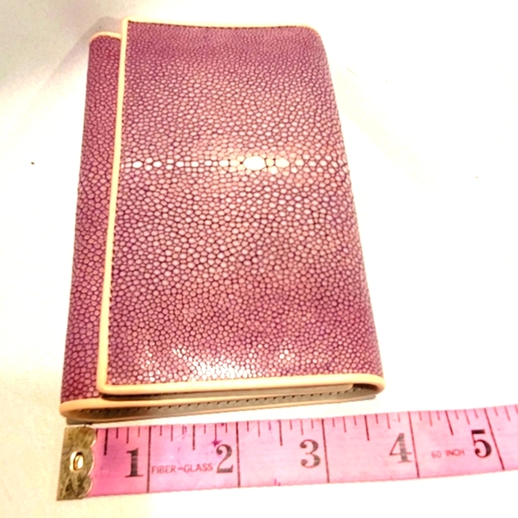 NEVER USED Stingray leather trifold wallet 4" x 6" - Picture 6 of 7